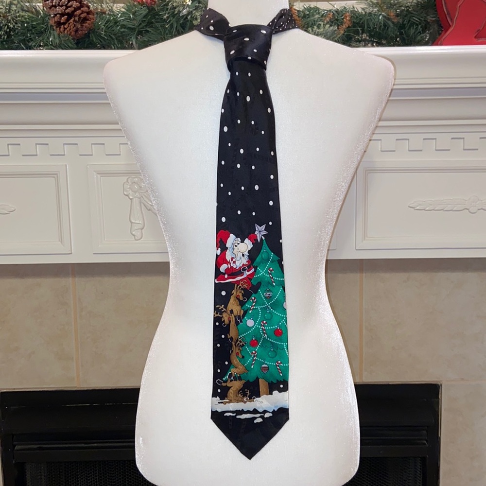 Specialties by Hallmark Silk Santa Tie
